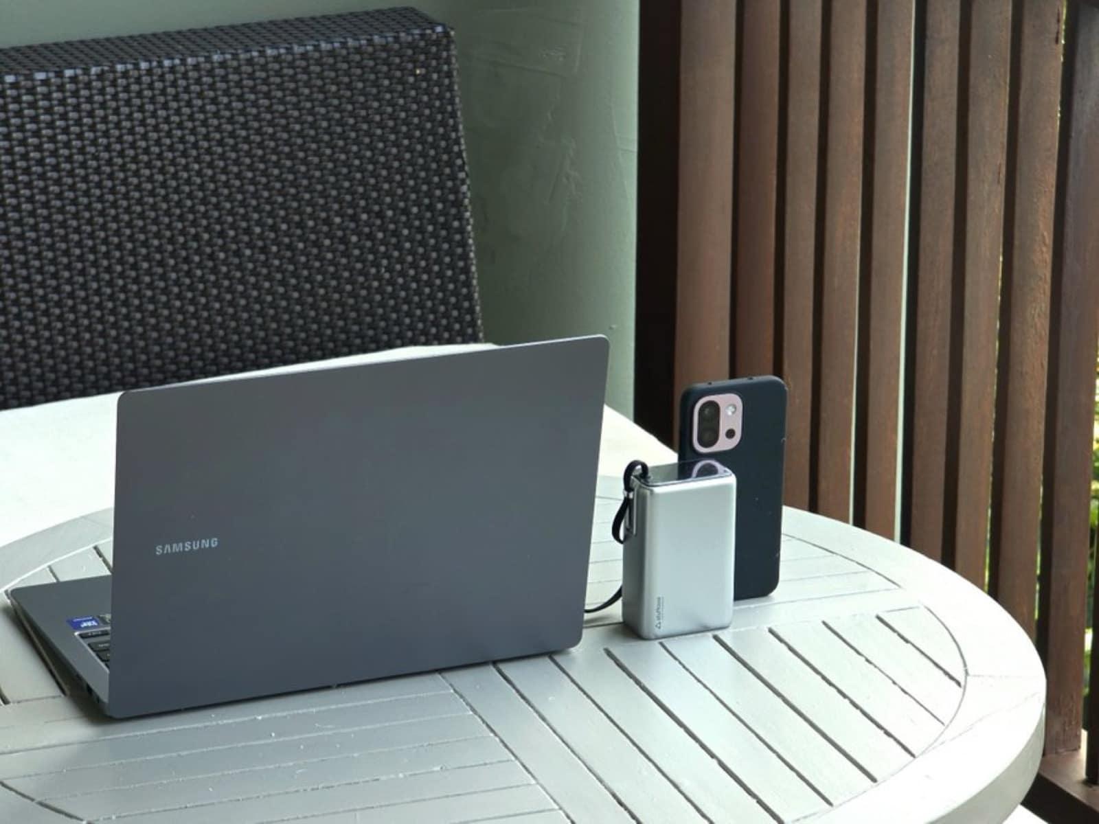 Stuffcool — Laptop-ready backup