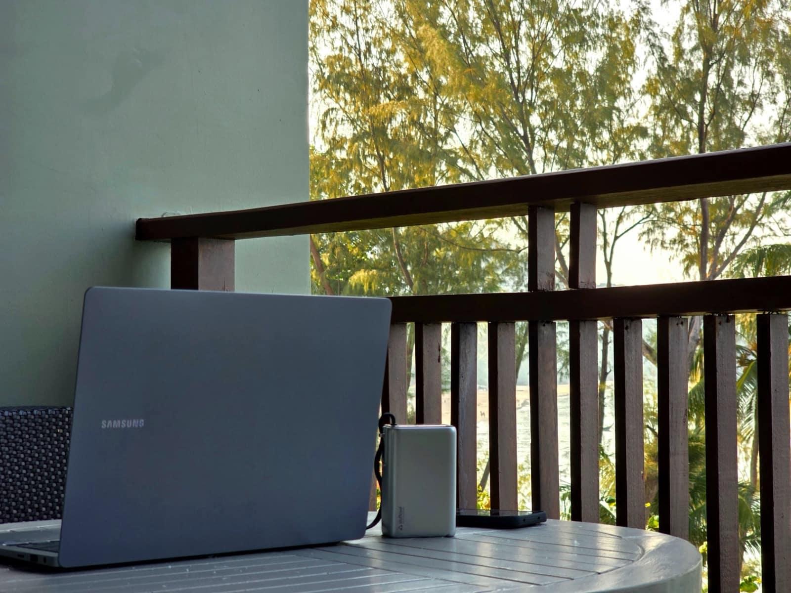 Stuffcool — Compact balcony carry